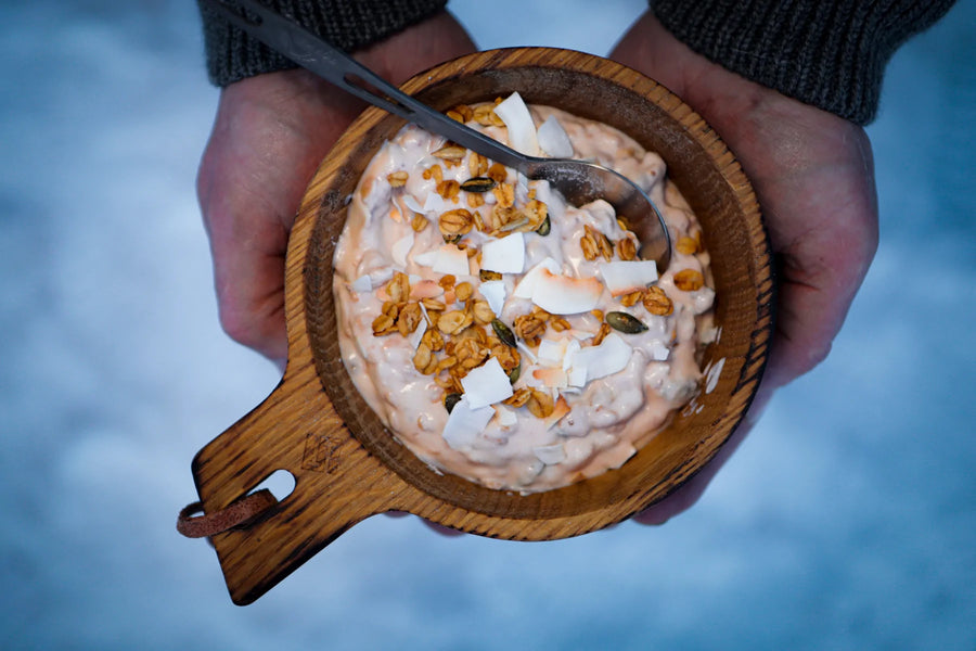 Erdbeerjoguhrt mit Honig & Granola